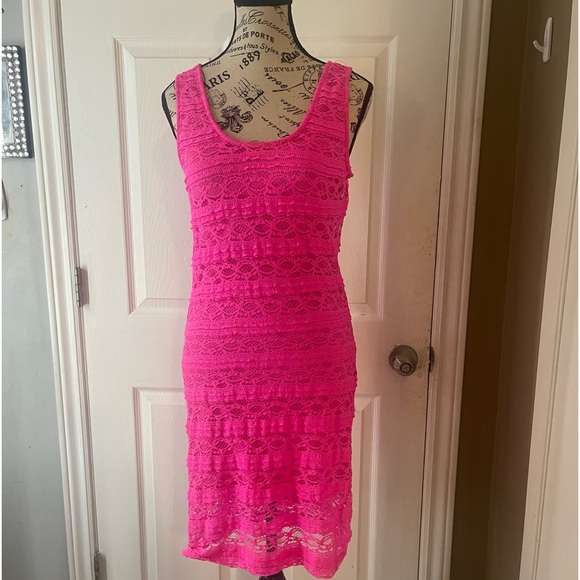 Pink lace body con dress size large 🖤💓 - Picture 2 of 3